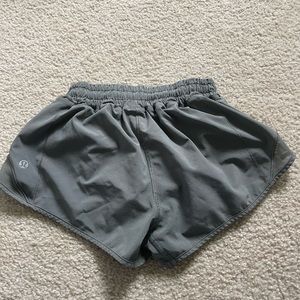 lululemon army green 2.5” shorts size 2 regular